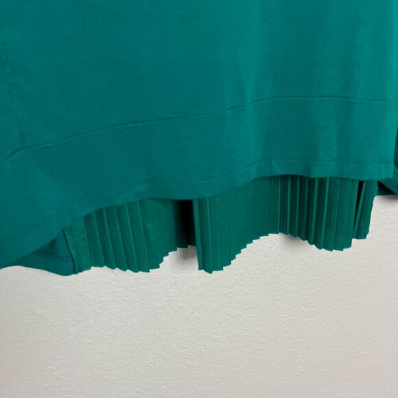 Chico's Emerald Green Accordion Pleated Back Short Sleeve Top Size 1 (U.S. M) - Picture 6 of 10
